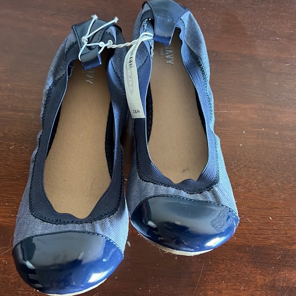 Ladies flats - Picture 1 of 3